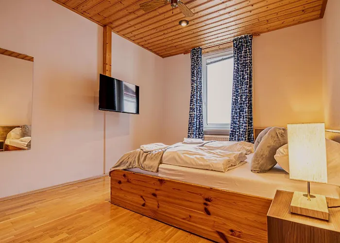Apartamento Spacious Two Bedroom With Living Near Wiener Stadthalle Viena