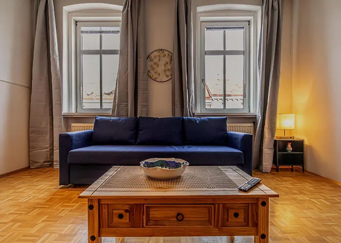 Apartamento Spacious Two Bedroom With Living Near Wiener Stadthalle