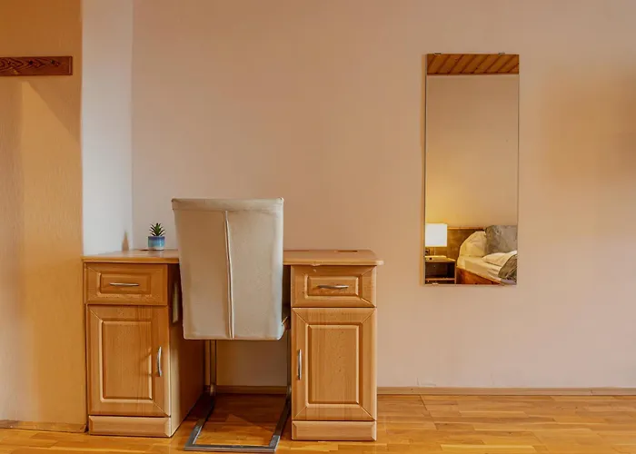 Apartamento Spacious Two Bedroom With Living Near Wiener Stadthalle Viena