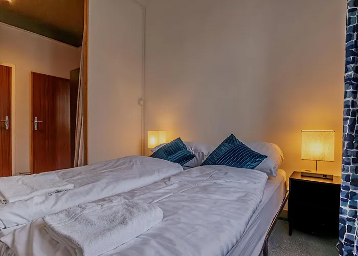Spacious Two Bedroom With Living Near Wiener Stadthalle Apartamento