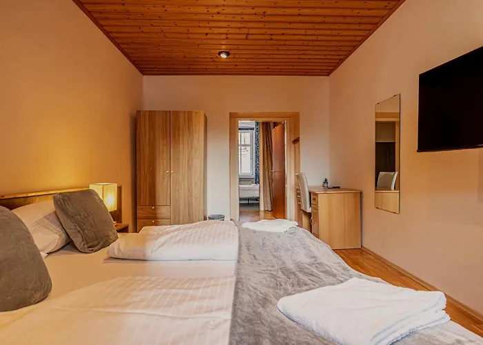 Apartamento Spacious Two Bedroom With Living Near Wiener Stadthalle