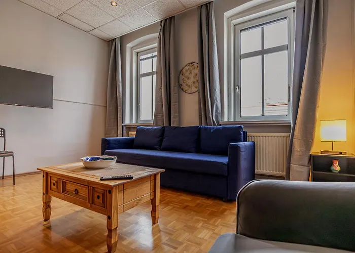 Spacious Two Bedroom With Living Near Wiener Stadthalle Apartamento *