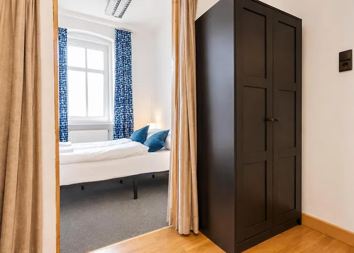 Spacious Two Bedroom With Living Near Wiener Stadthalle