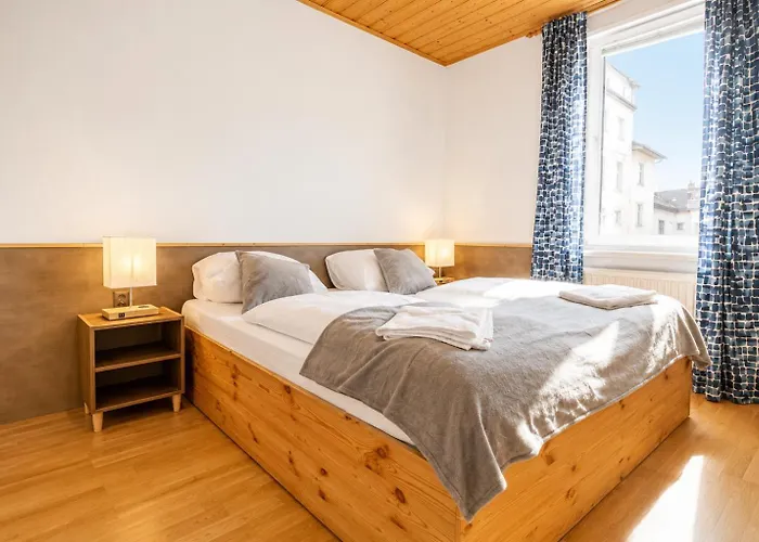 Spacious Two Bedroom With Living Near Wiener Stadthalle דירה