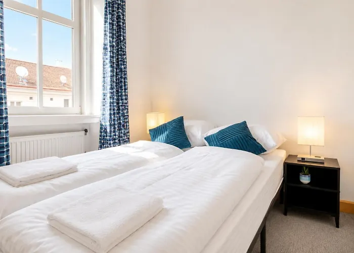 Spacious Two Bedroom With Living Near Wiener Stadthalle דירה *